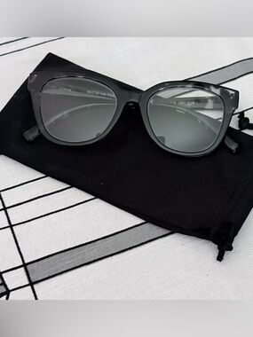 Betsey Johnson Reading Glasses +2.00 Grey Tortoise